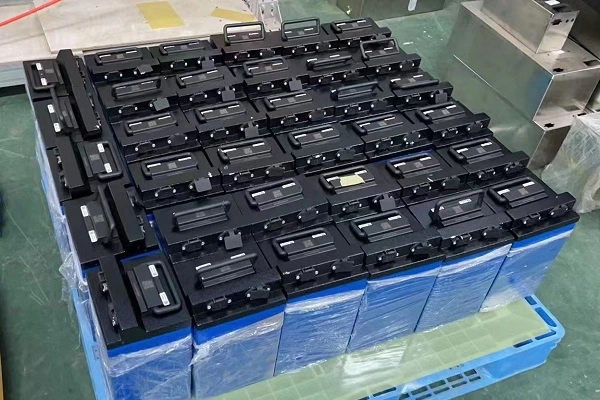 智能化充电换电柜搭载高效锂电池